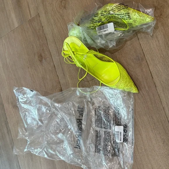 Christian Louboutin Kate 85mm Lace-Up
Lace Pumps Heels size 38.5 - Picture 9 of 10